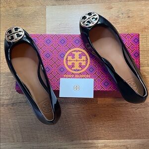 NWT Authentic Tory Burch Black Patent Logo Leather Flats